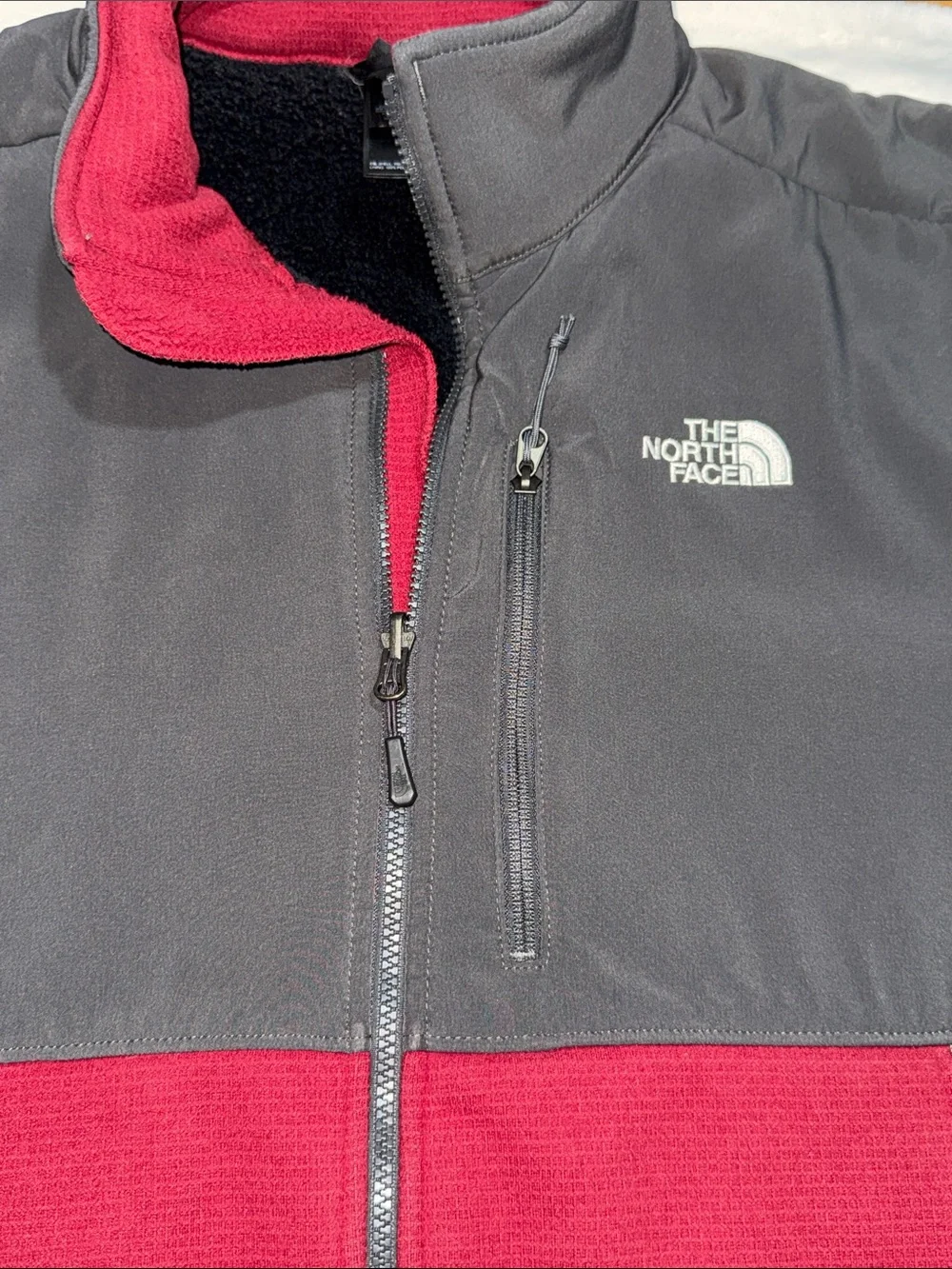 The North Face Men's Gray & burgundy Lightweight Jacket
